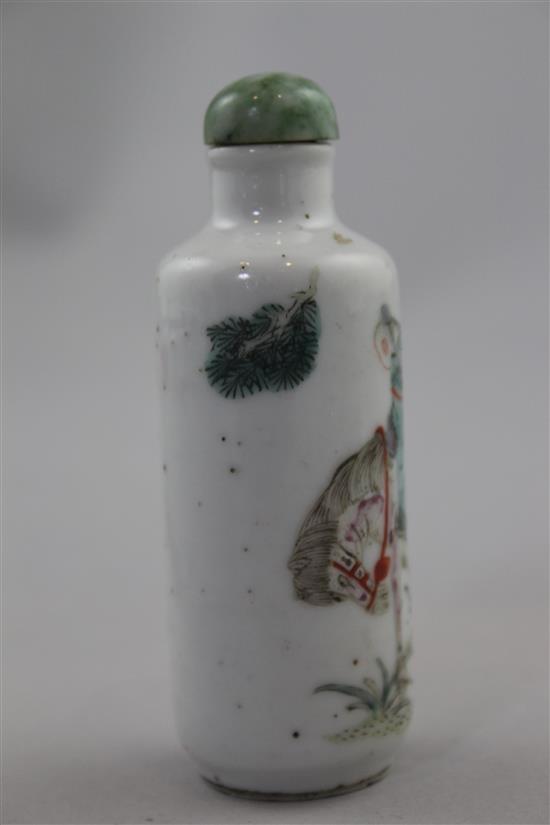 A Chinese famille rose cylindrical snuff bottle, 1830-1900, 7.6cm